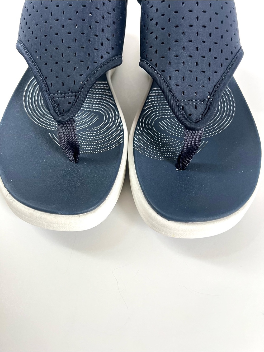 Clark’s Cloudstepper Drift Blossom Navy Thong Sandal with Cushioned White Sole 8 - Picture 11 of 13